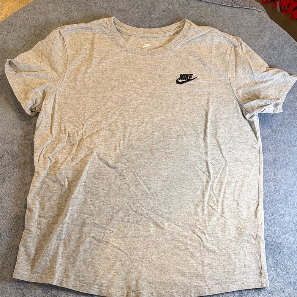 Nike Women’s  Heather Gray Short Sleeve Tee